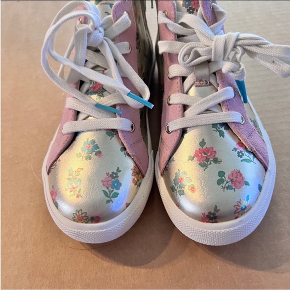 Mini Boden Floral Sheen Sneakers - Picture 2 of 5